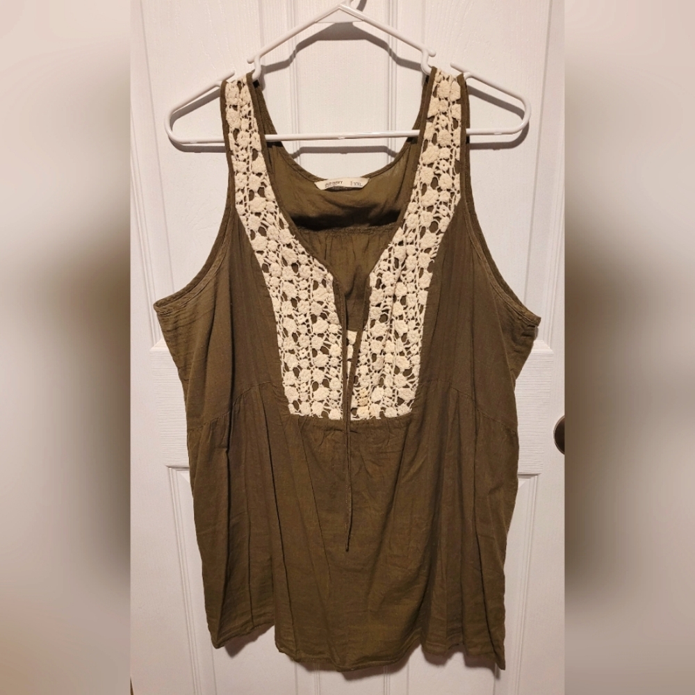 Old Navy green crocheted tank